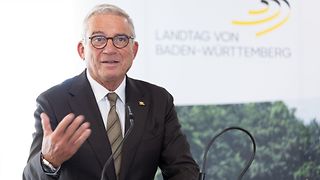 Landtagspräsident Thomas Strobl am Redepult