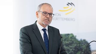 Am Redepult: Direktor Stefan Werner, Evangelische Landeskirche Württemberg