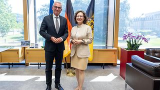 Landtagspräsident Thomas Strobl und die Botschafterin Kanadas