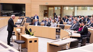 Landtagspräsident Thomas Strobl am Redepult