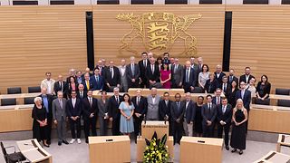 Gruppenfoto im Plenarsaal