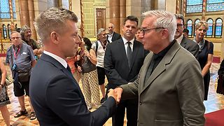 Händeschütteln zwischen dem ungarischen Ministerpräsidenten und Landtagspräsident Strobl
