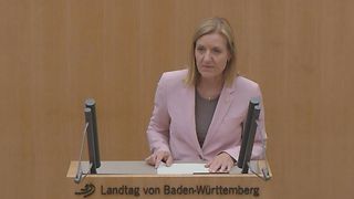 Gudula Achterberg am Redepult