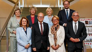 Gruppenbild mit Landtagspräsident Thomas Strobl (rechts)