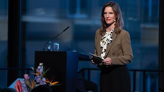 Moderatorin Juliane Langer