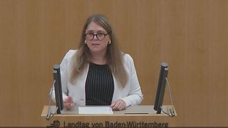 Emely Knorr am Redepult