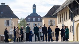 Gruppe vor der JVA.