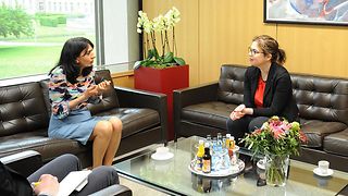 Generalkonsulin des Staates Israel, Sandra Simovich, besucht den Landtag.