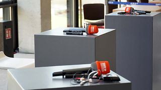 Mikrofone des SWR auf den Interviewplätzen