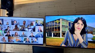 Landtagspräsidentin Aras im Gespräch mit Studierenden der Verwaltungshochschule.