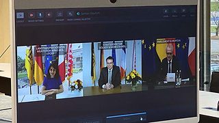 Unterschreiben die Gemeinsame Erklärung: Landtagspräsidentin Muhterem Aras, Staatssekretär Volker Schebesta und der Vizepräsident des Europäischen Parlaments, Rainer Wieland