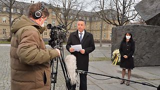 Rami Suliman bei der Kranzniederlegung