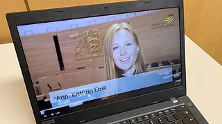 Moderatorin Ann-Kathrin Ebel