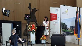 Landtagspräsidentin Aras gratuliert den Siegerinnen