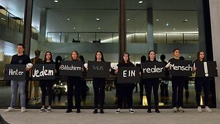 Hinter jedem Bildschirm sitzt ein realer Mensch!