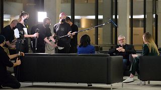 Gesprächsrunde in der Lobby