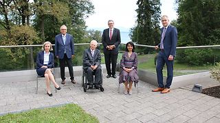 Landtagspräsidentin Muhterem Aras und Bundestagspräsident Wolfgang Schäuble (Mitte links) mit weiteren Teilnehmenden.