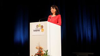 Landtagspräsidentin Muhterem Aras am Rednerpult