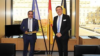 Radi bin Sowayed Alajami und Dr. Wolfgang Reinhart