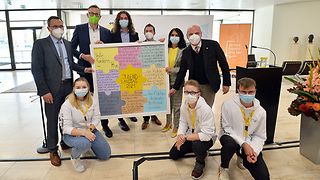 Jugendliche haben Abgeordneten ihre Forderungen übergeben