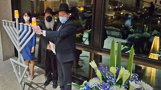 Landtagspräsidentin Muhterem Aras mit Rabbiner Shneur Trebnik und Landesrabbiner Moshe Flomenmann