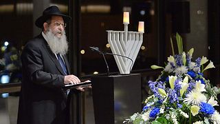 Rabbiner Shneur Trebnik bei seiner Rede