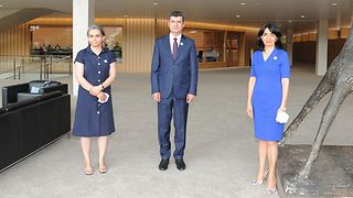 Gouverneur Tatar mit Ehefrau Ahmed und Landtagspräsidentin Aras