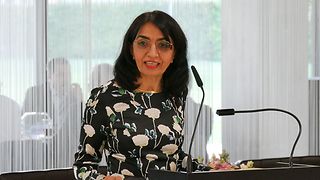 Landtagspräsidentin Aras am Rednerpult